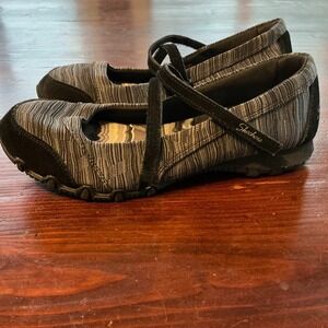 Skechers Bikers Ripples Mary Jane Flats Women 7 Gray Striped Relaxed Fit SN49343